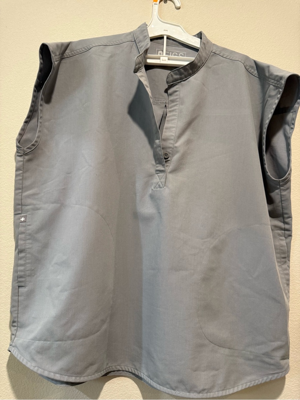 FIGS Women’s Slate Gray Sleeveless Scrub Top